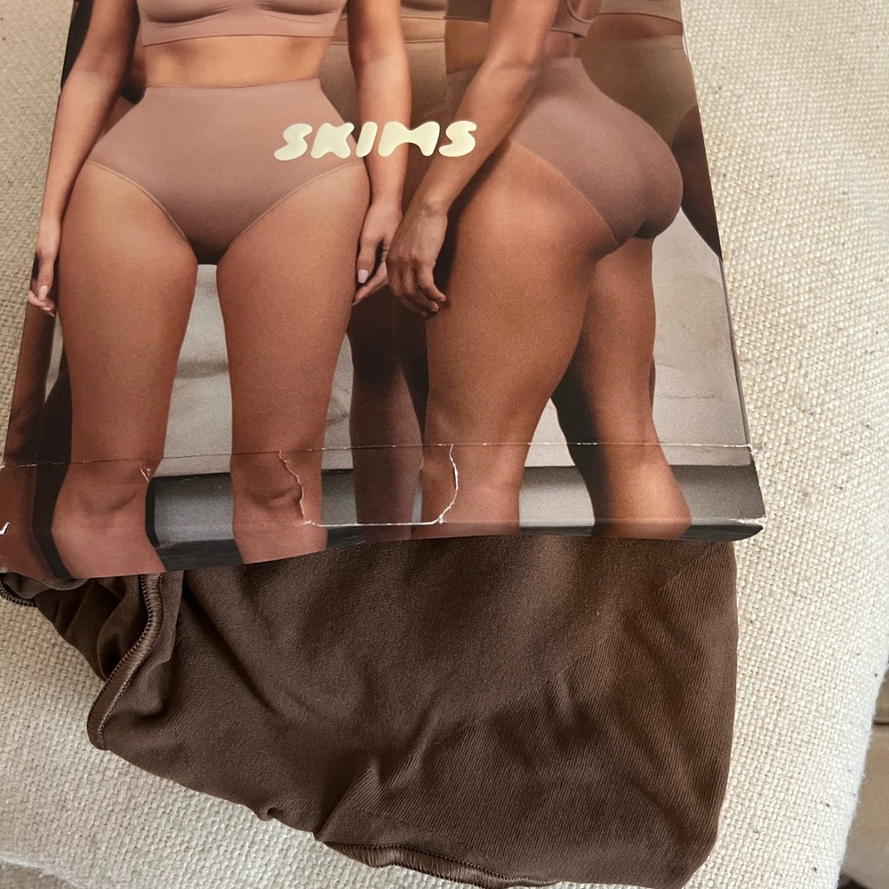 4 Assorted SKIMS $100 (Bralette, Control Briefs, etc) - Picture 2 of 16